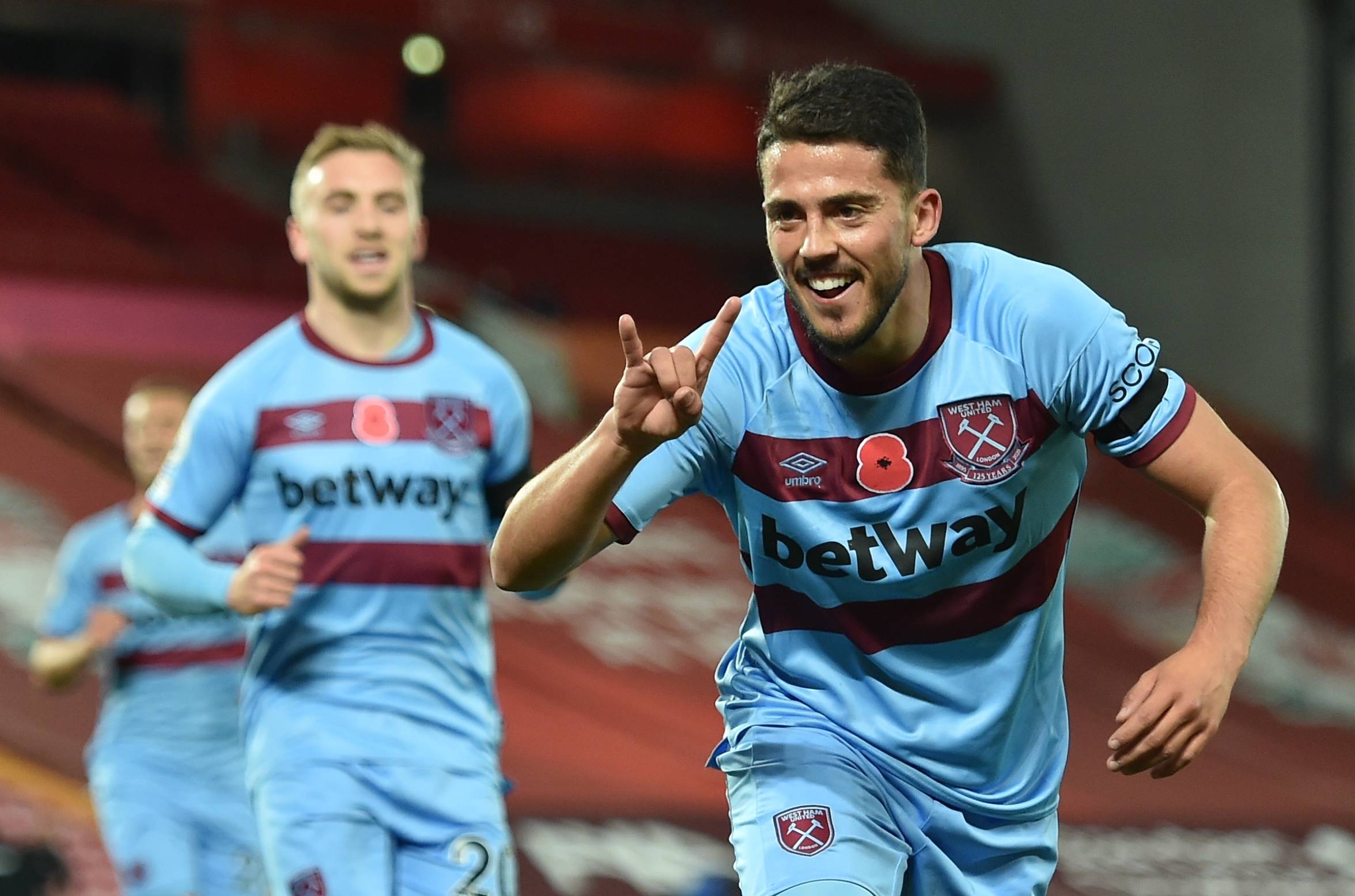 他在更衣室 他在更衣室