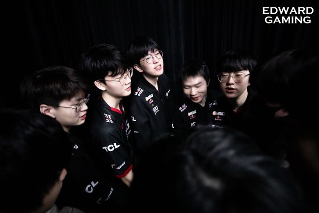 同样强劲的 同样强劲的