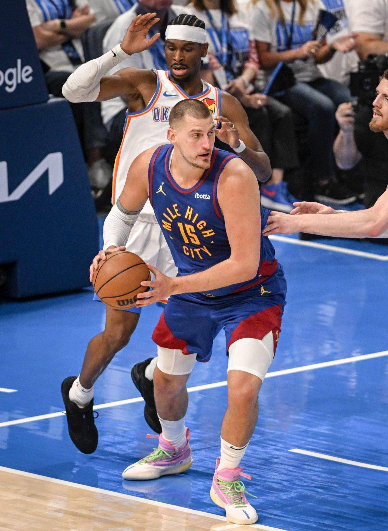 詹姆斯与东 詹姆斯与东